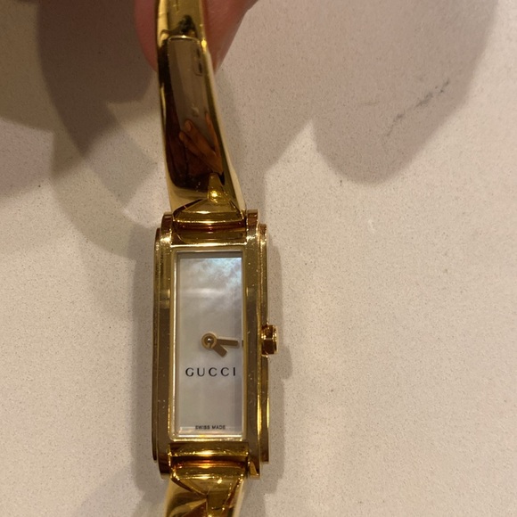 Gucci women’s watch - Picture 8 of 13
